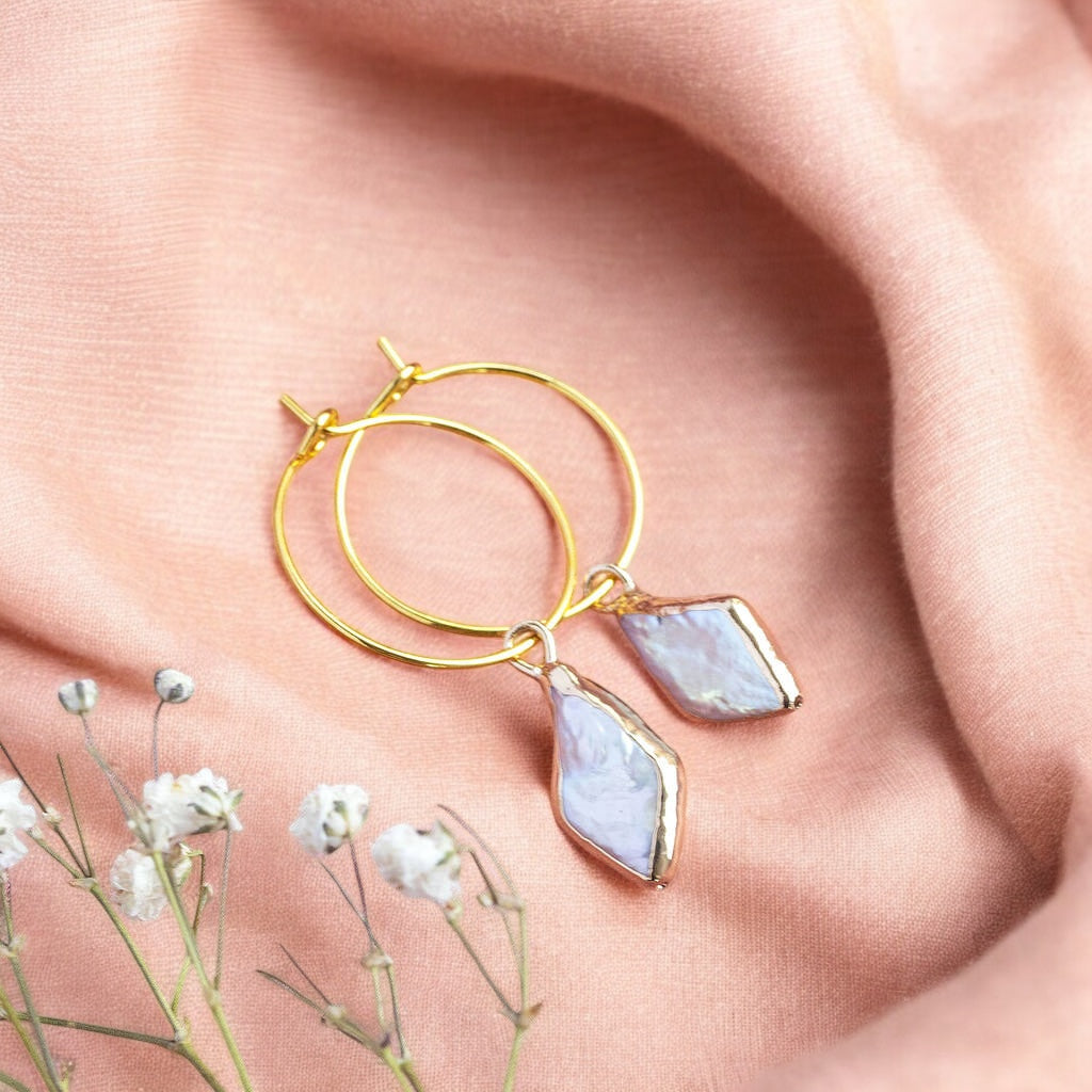 Joy by Corrine Smith Rhombus Pearl Hoop Ohrringe Gold 2 cm