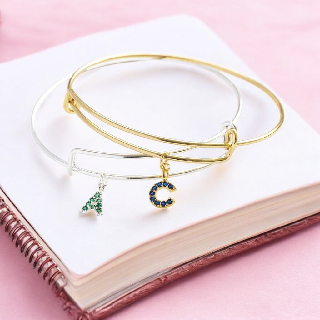Joy by Corrine Smith Initial Armreif Geburtsstein Gold verstellbar