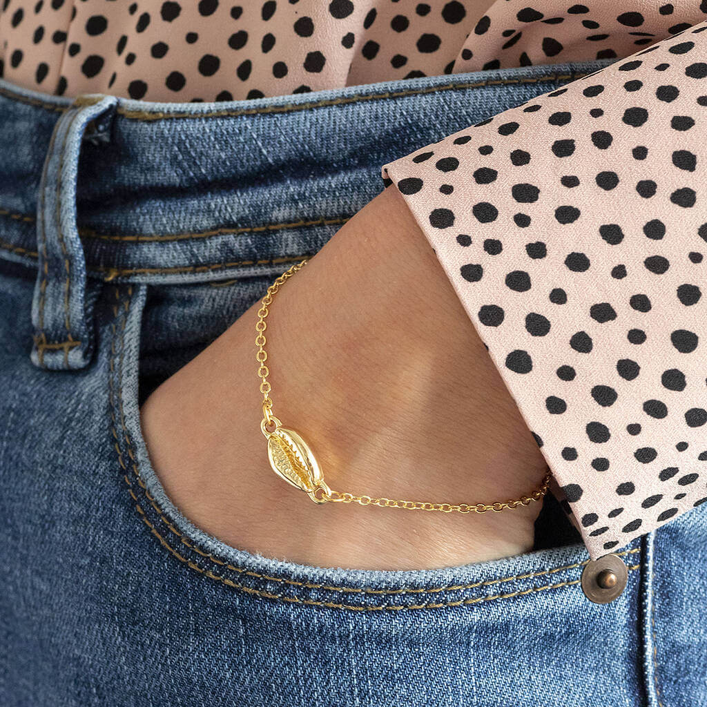 Joy by Corrine Smith Cowrie Shell Armband Gold Muschel 1,75 cm