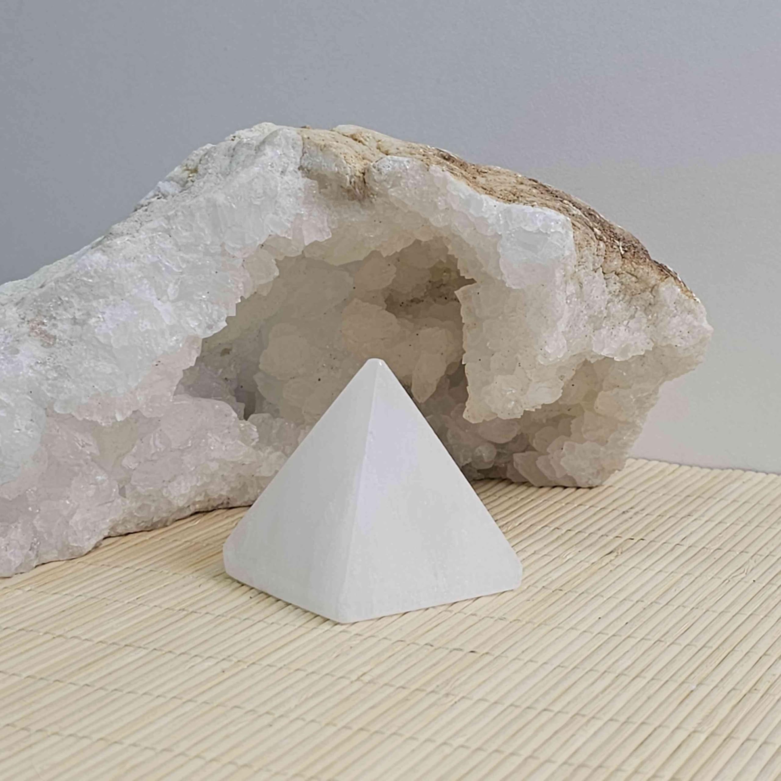 NKlaus Healing Crystals Selenit Pyramide 5x5 cm