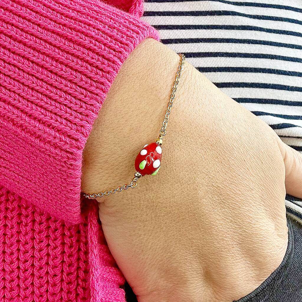 Joy Glass Strawberry Charm Armband Gold Glas-Erdbeere