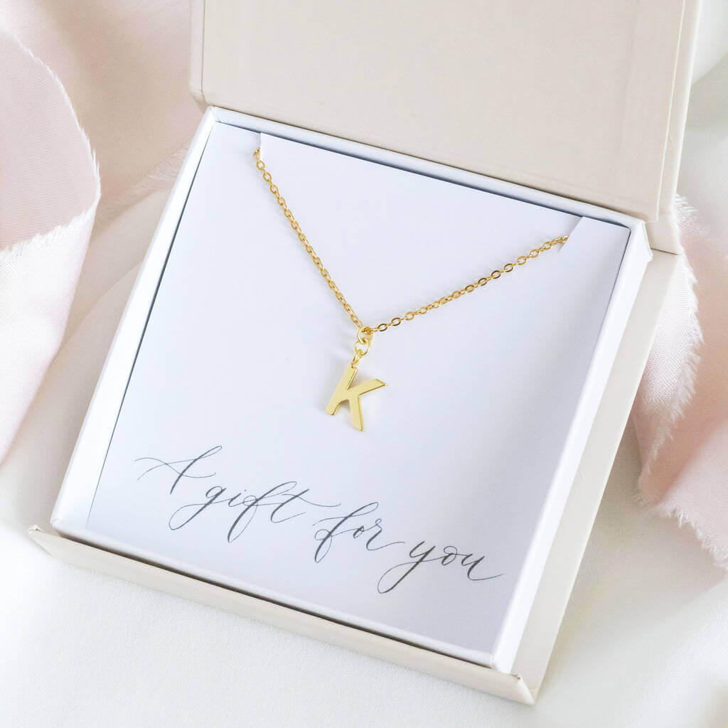 Joy by Corrine Smith Initial Halskette Gold Buchstabe Zart