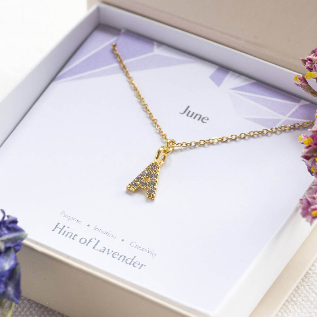 Joy by Corrine Smith June Birthstone Initial Halskette Gold Hell-Amethyst
