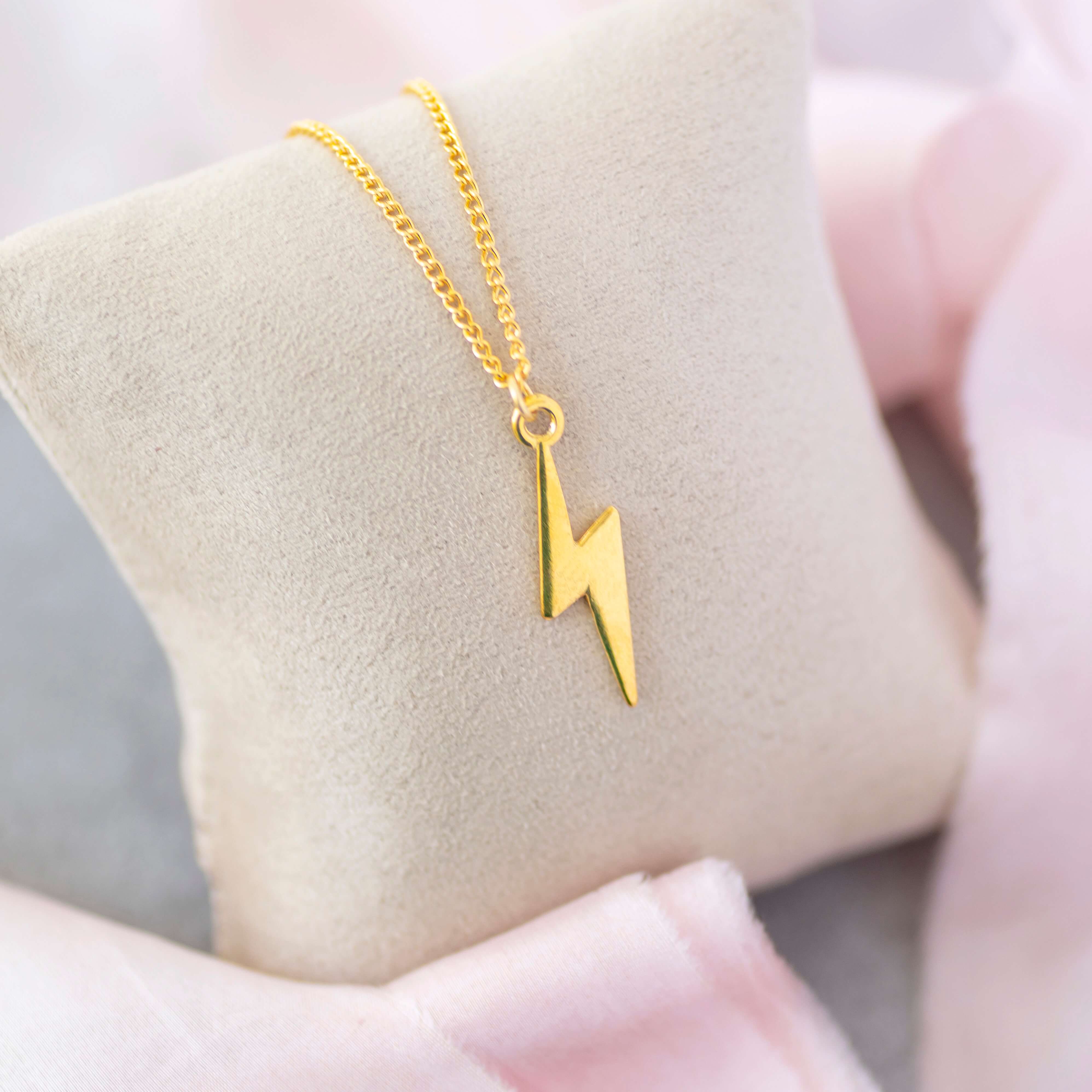 Joy by Corrine Smith Gold Lightning Bolt Halskette Gold