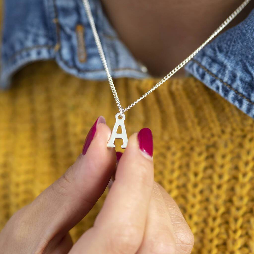 Joy by Corrine Smith Initial Charm Halskette Silber versilbert