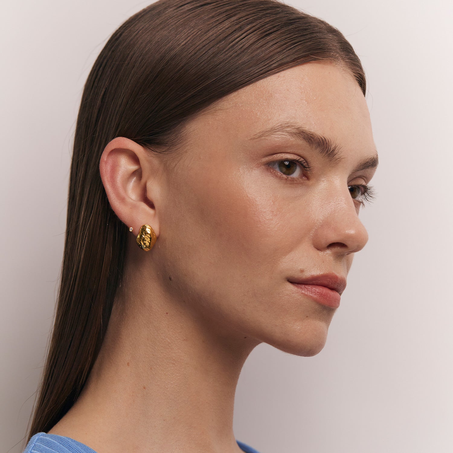 Stilnest Weißer Saphir Textured Ohrringe Gold