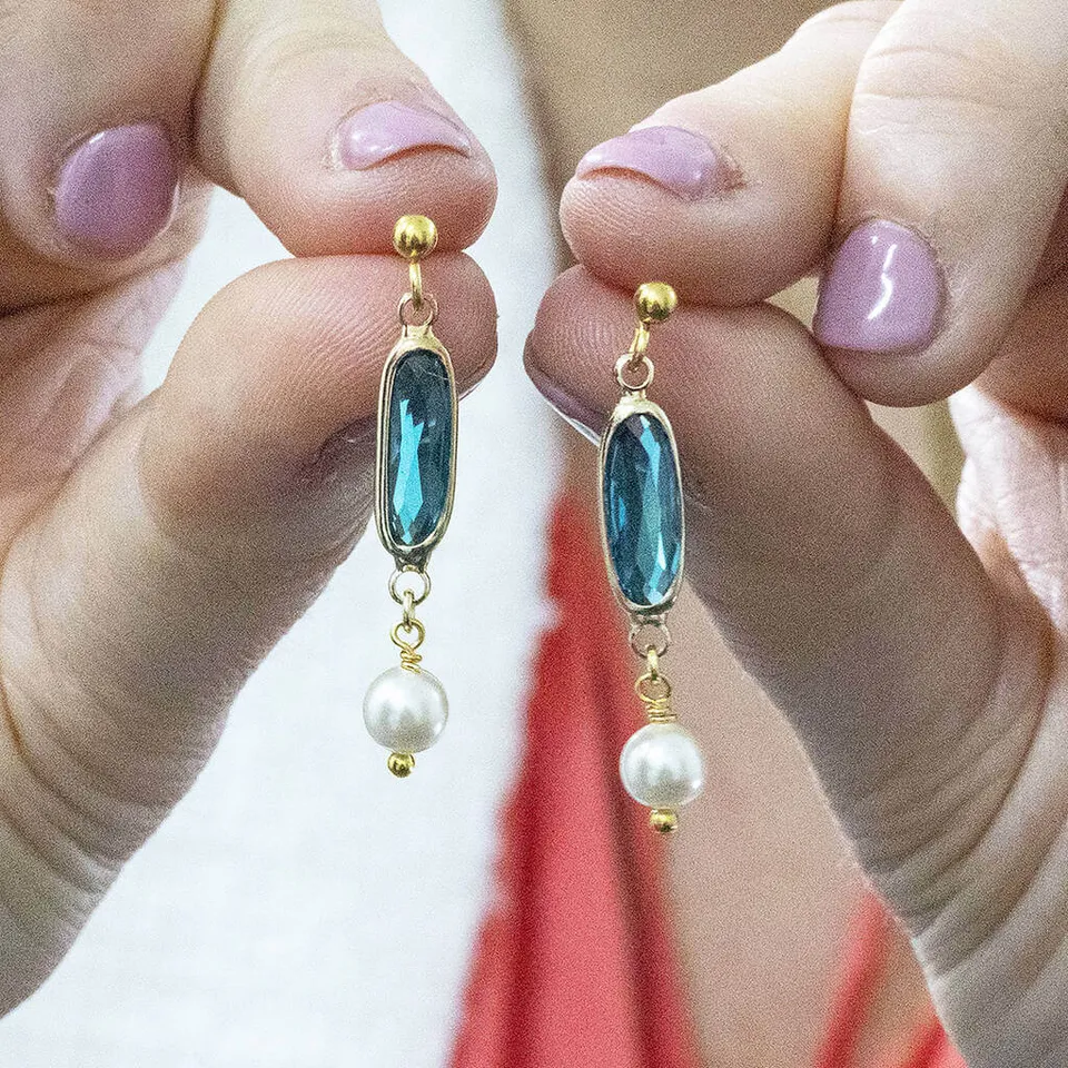Joy by Corrine Smith Oval Birthstone Ohrringe Gold Perle