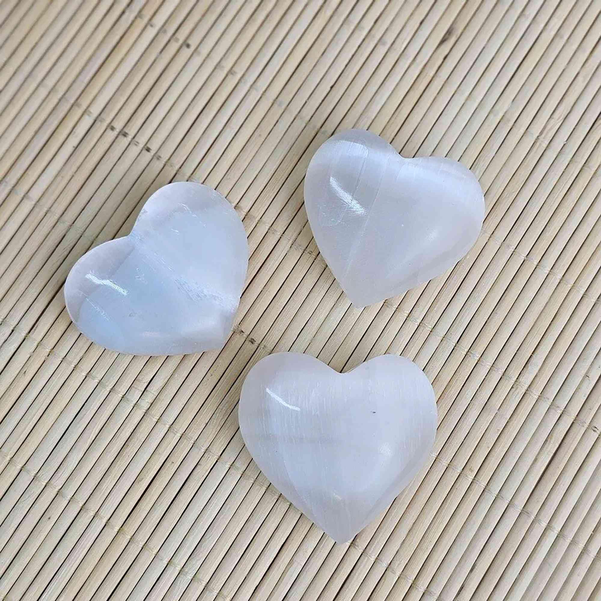 NKlaus HEALING CRYSTALS Selenit Herzstein 4cm 3 Stück weiß