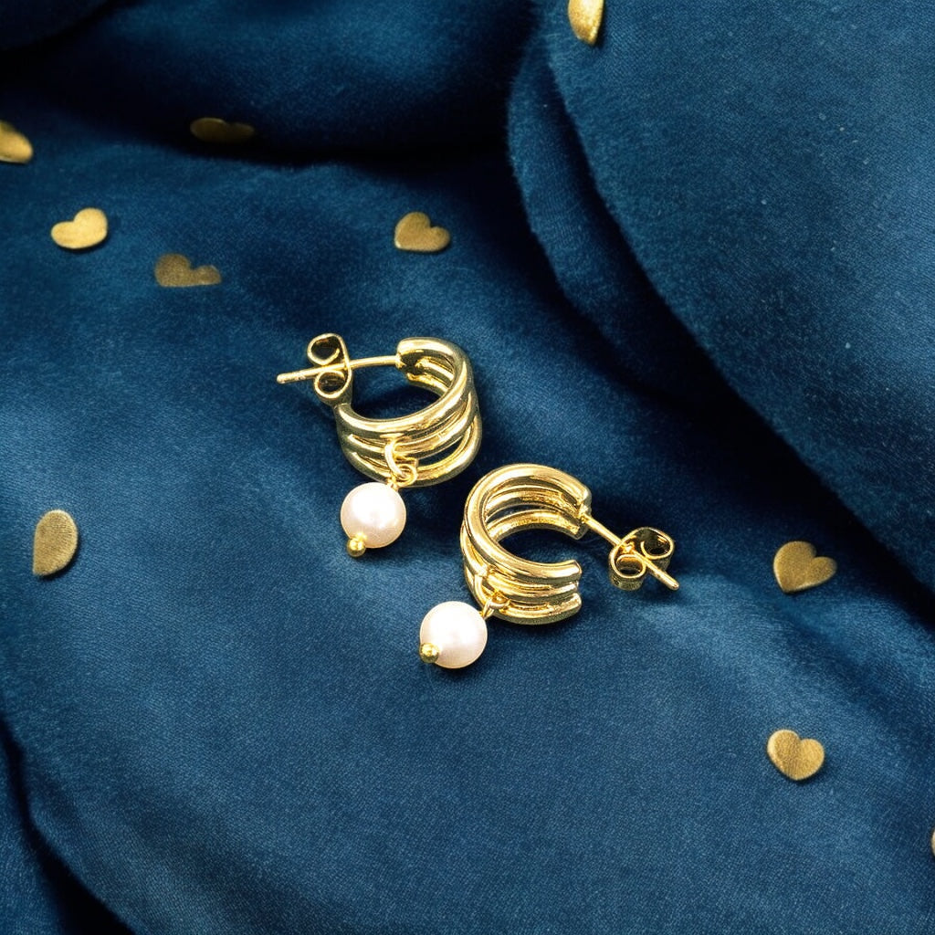 Joy by Corrine Smith Triple Hoop Ohrringe Gold Perle 1,2 cm