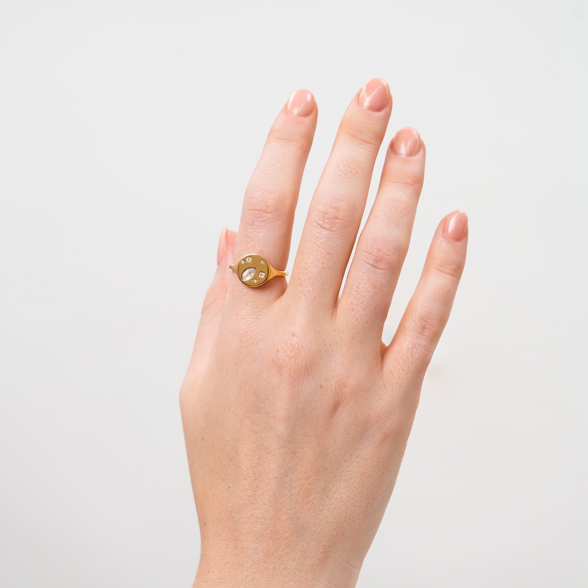 Stilnest Weiße Kristalle Myriad Ring 24k Gold Vermeil 52