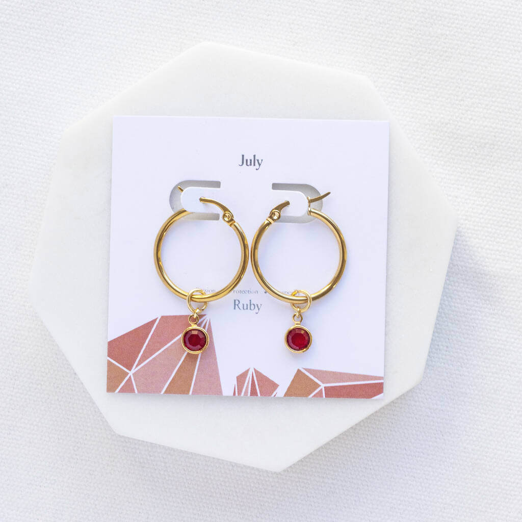 Joy by Corrine Smith July Ruby Birthstone Creolen vergoldet