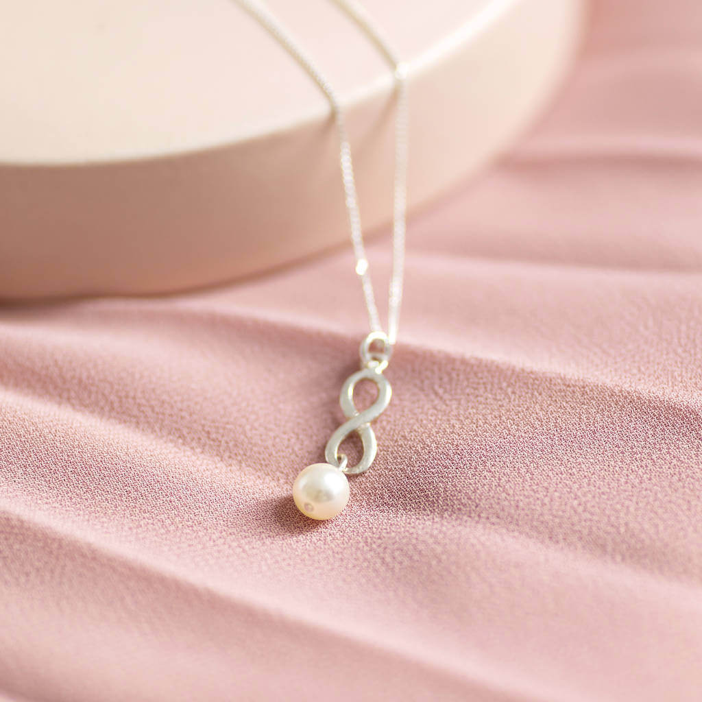 Joy by Corrine Smith Infinity Perlen-Halskette Silber