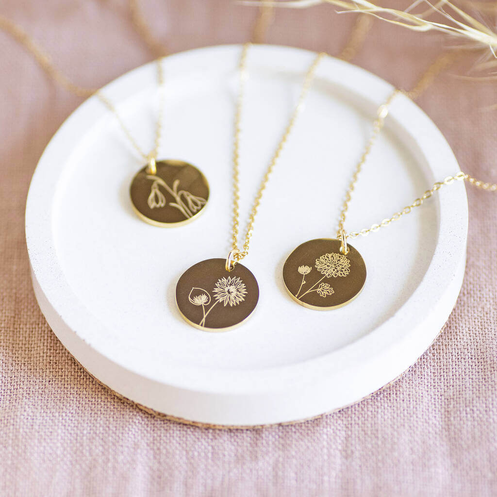 Joy by Corrine Smith Birth Flower Halskette Gold Gravur