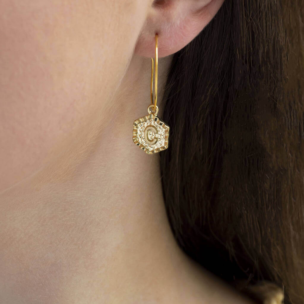 Joy by Corrine Smith Hexagon Creolen Gold Initial 2,5cm
