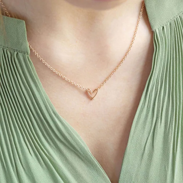 Joy by Corrine Smith Dainty Crossed Heart Halskette Gold
