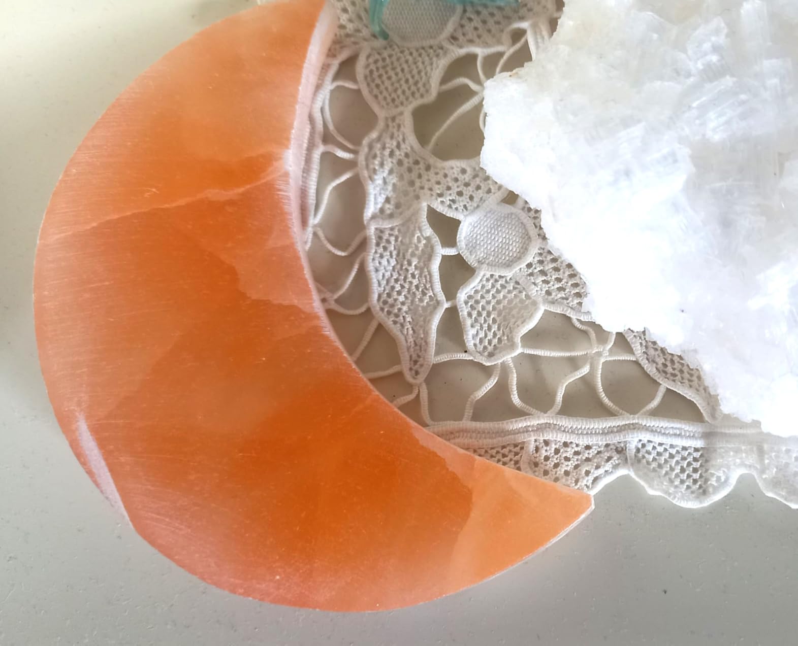NKlaus Healing Crystals Oranger Selenit Halbmond 11 cm Mondplatte