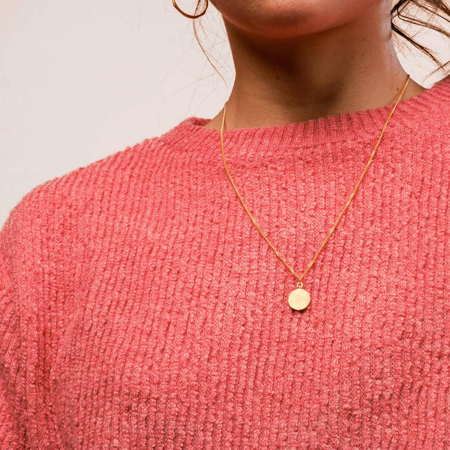 Stilnest Fluid Medallion Anhänger Matt Gold Vermeil