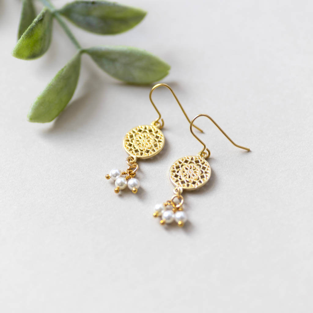 Joy Gold Filigree Triple Pearl Ohrringe Perlen