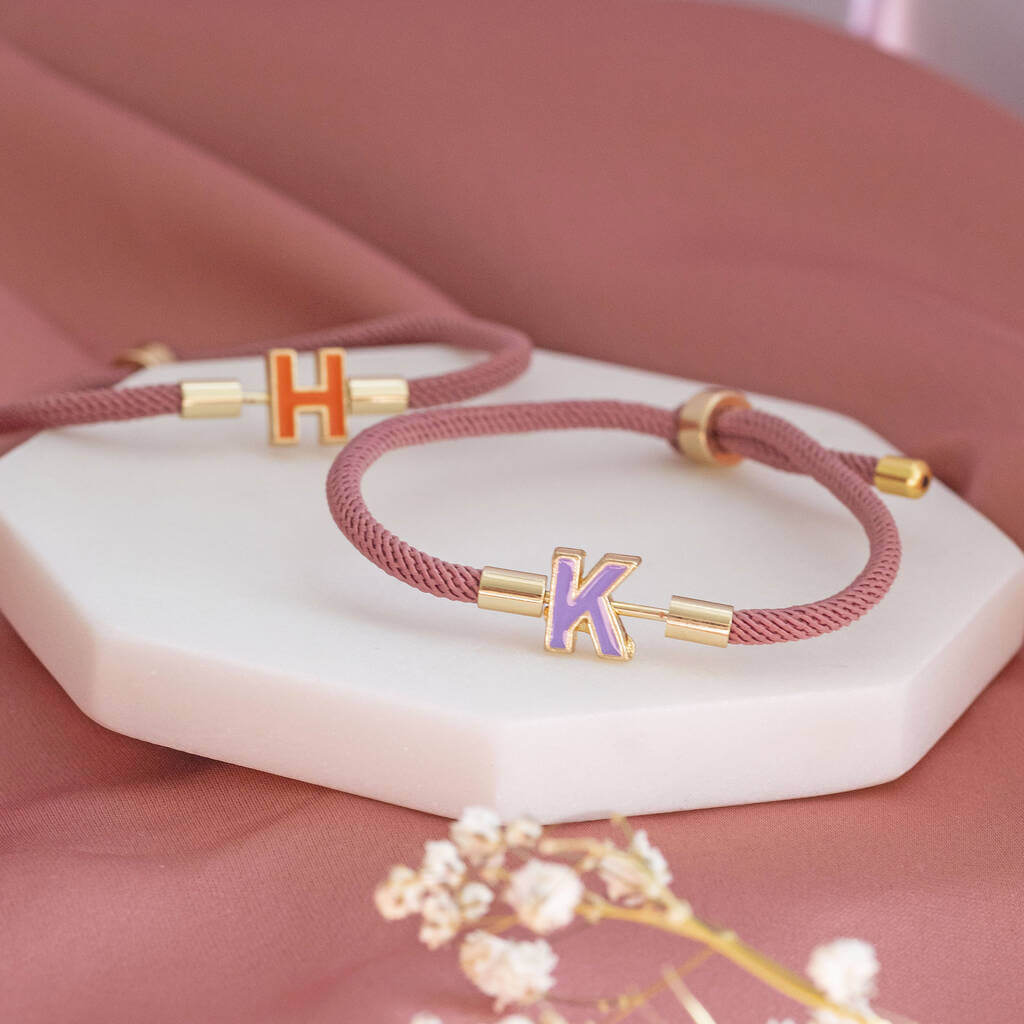 Joy by Corrine Smith Enamel Initial Kordelarmband Pink Gold