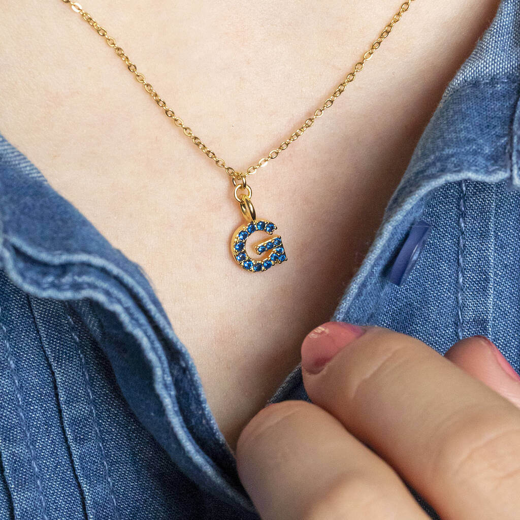Joy by Corrine Smith Geburtsstein Initial Halskette Gold