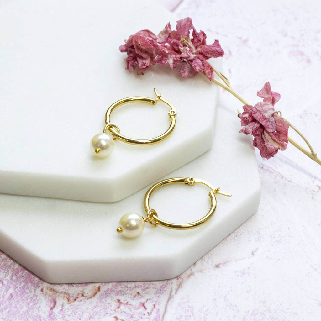 Joy by Corrine Smith Hinged Hoop Ohrringe Gold mit Swarovski Perle