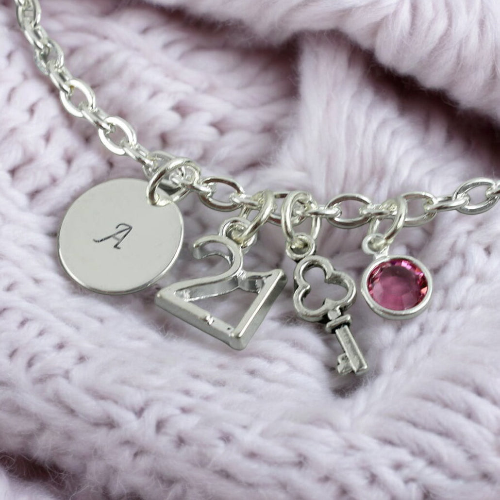 Joy by Corrine Smith 21st Birthday Charm Armband Versilbert Initial
