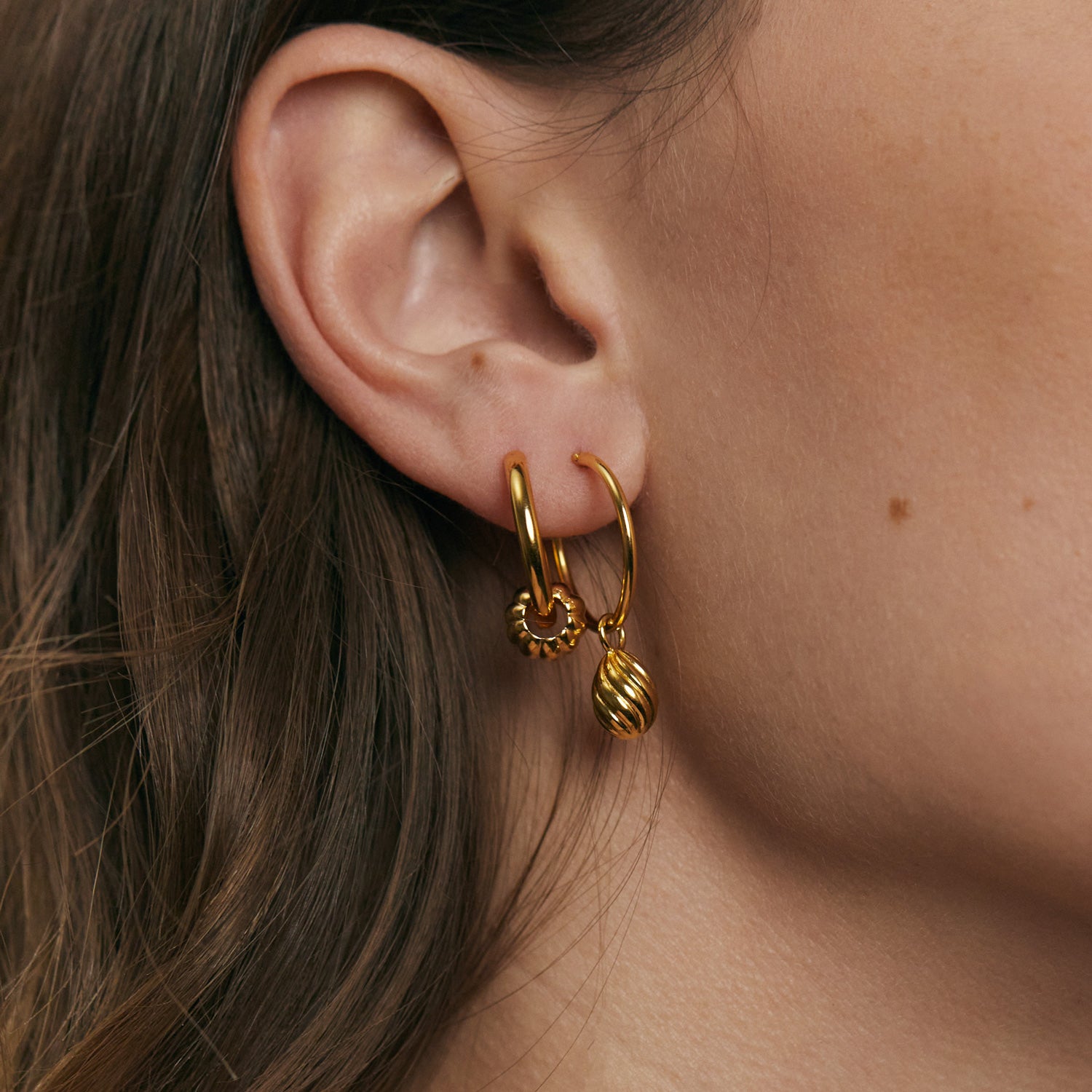 Stilnest Twisted Egg Charm Anhänger Gold