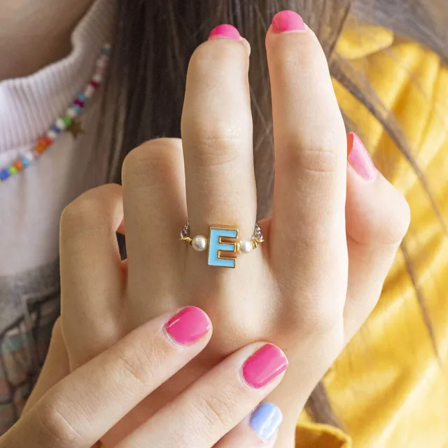 Joy by Corrine Smith Enamel Initial Chain Ring Gold verstellbar