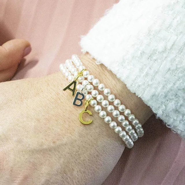 Joy by Corrine Smith Perlen Armband Gold Initial Charm