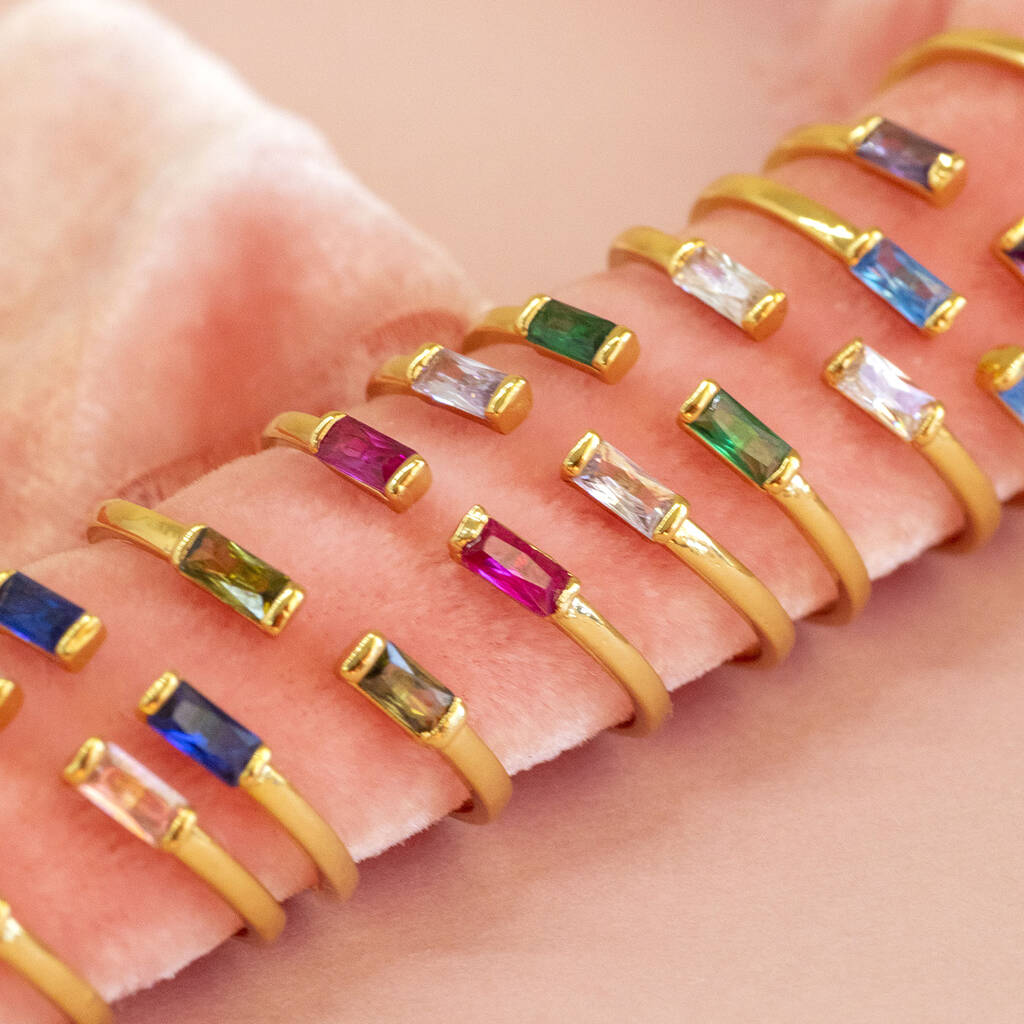 Joy by Corrine Smith Baguette Birthstone Stapelring Gold Kristall