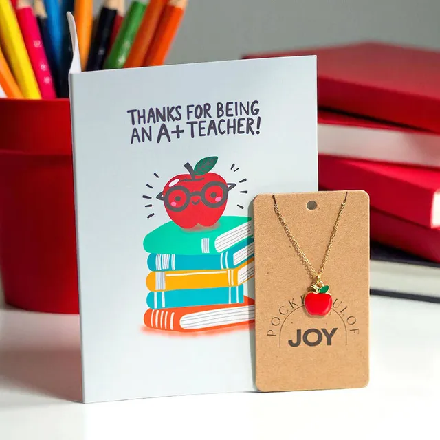 Joy by Corrine Smith A+ Teacher Apple Halskette Rot Set