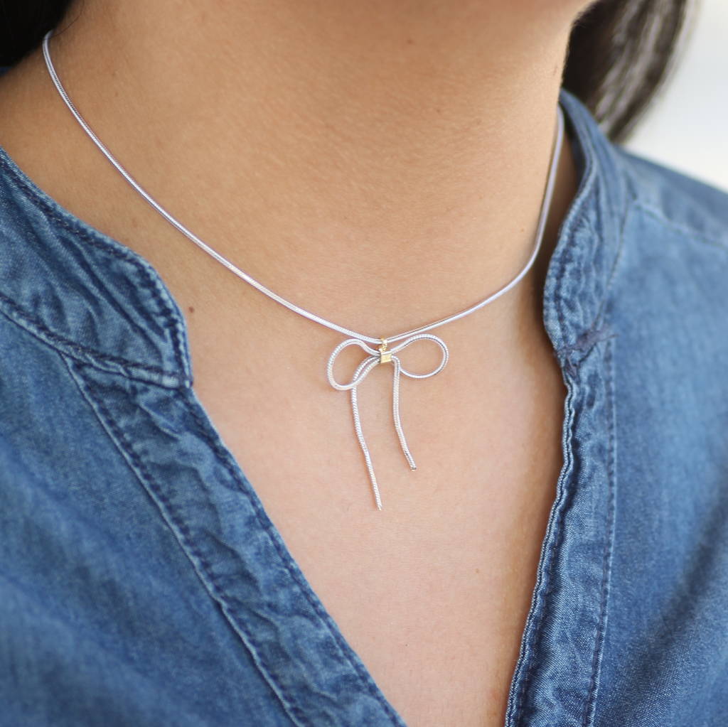 Joy by Corrine Smith Snake Chain Bow Halskette Gold