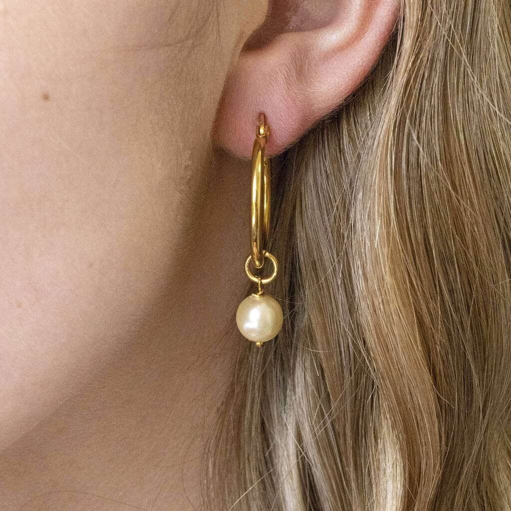Joy by Corrine Smith Hinged Hoop Ohrringe Gold mit Swarovski Perle