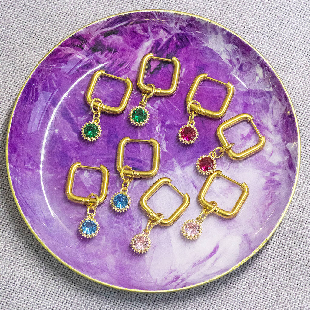 Joy by Corrine Smith Square Huggie Ohrringe Gold mit Geburtsstein