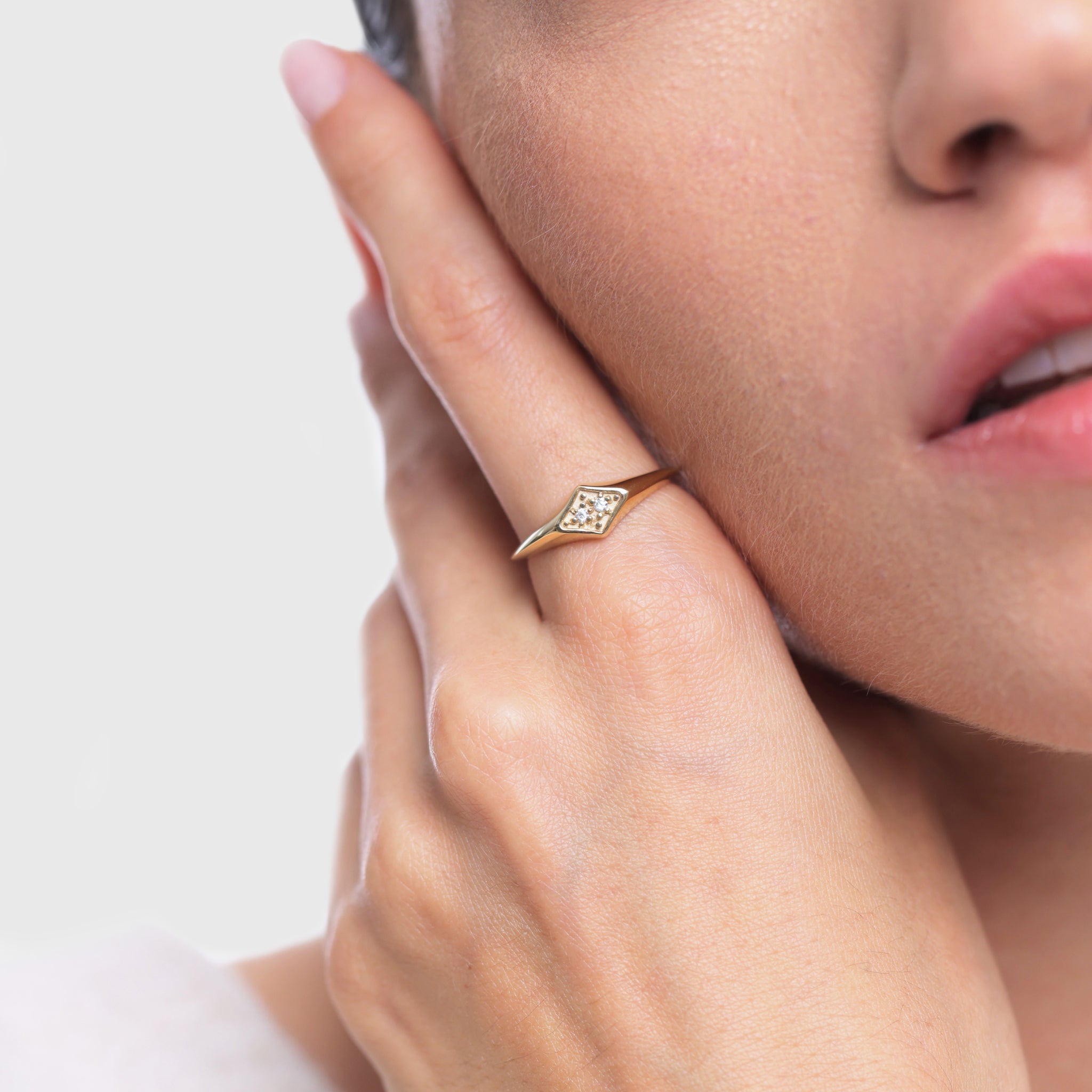 Stilnest Supernova Pavé Weiß Saphir Ring Gold Vermeil 54