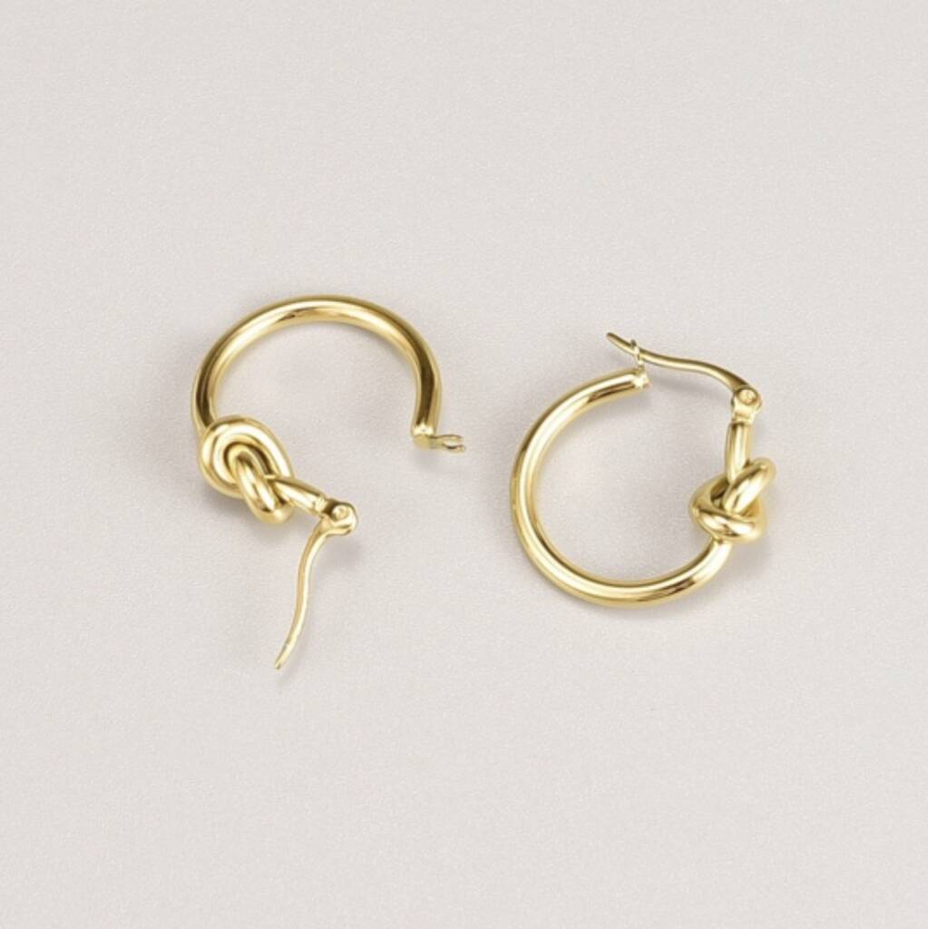 Joy by Corrine Smith Friendship Knot Creolen Gold Edelstahl Knoten