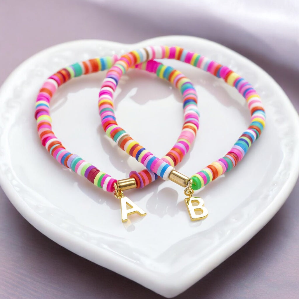 Joy by Corrine Smith Disc Stretch Armband Bunt Initial