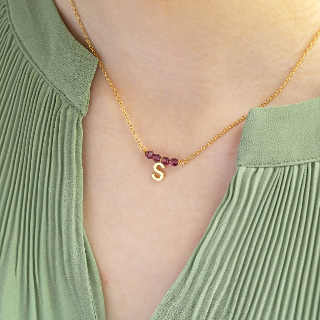 Joy by Corrine Smith Birthstone Bar Halskette mit Initiale Gold