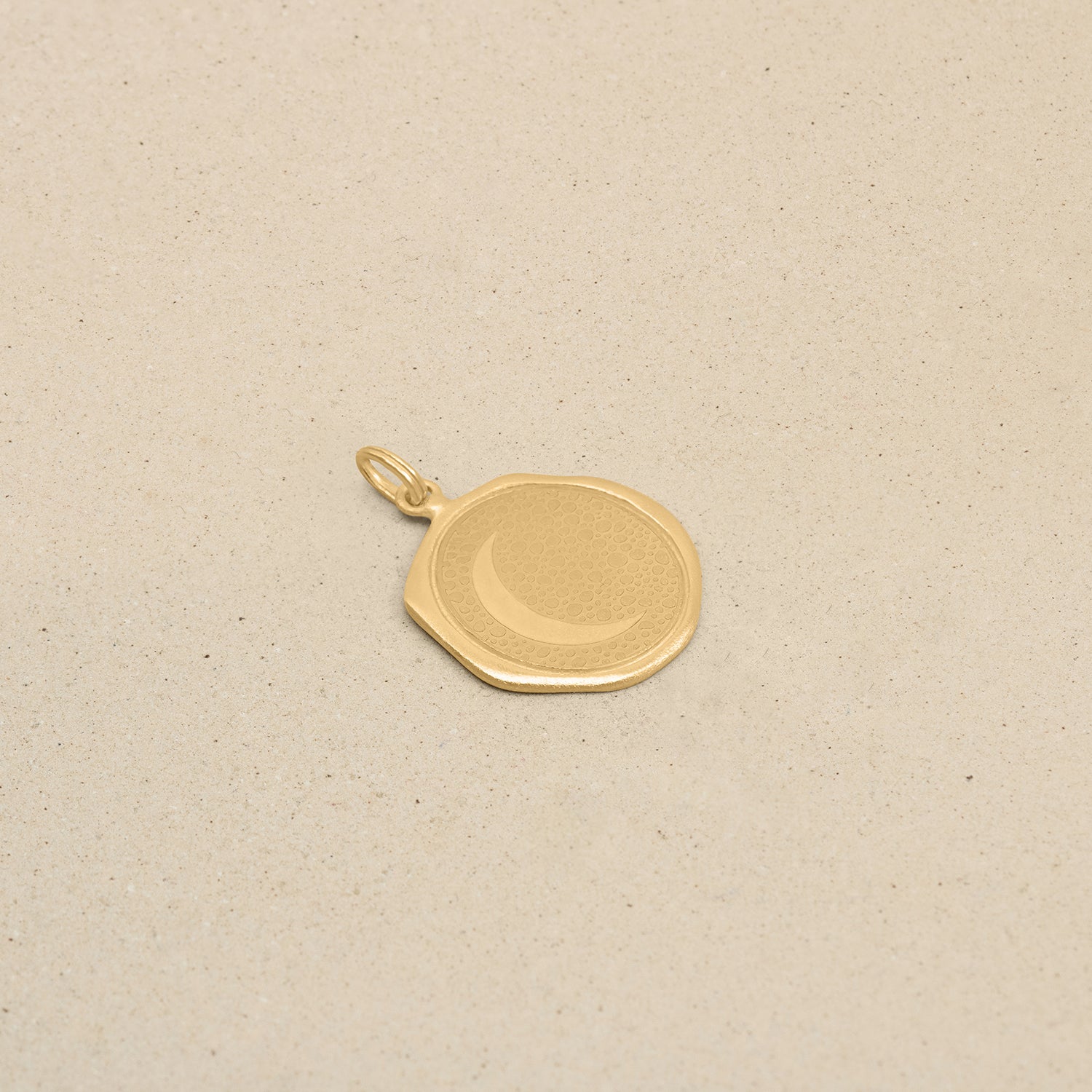 Stilnest Moon Large Seal Anhänger Gold 22mm Gravierbar