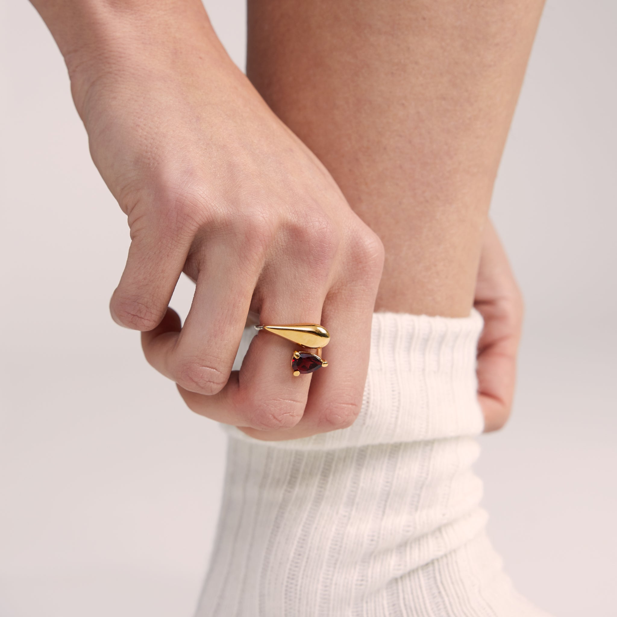 Stilnest Drop Double Ring Roter Granat 585 Gold Gr. 54