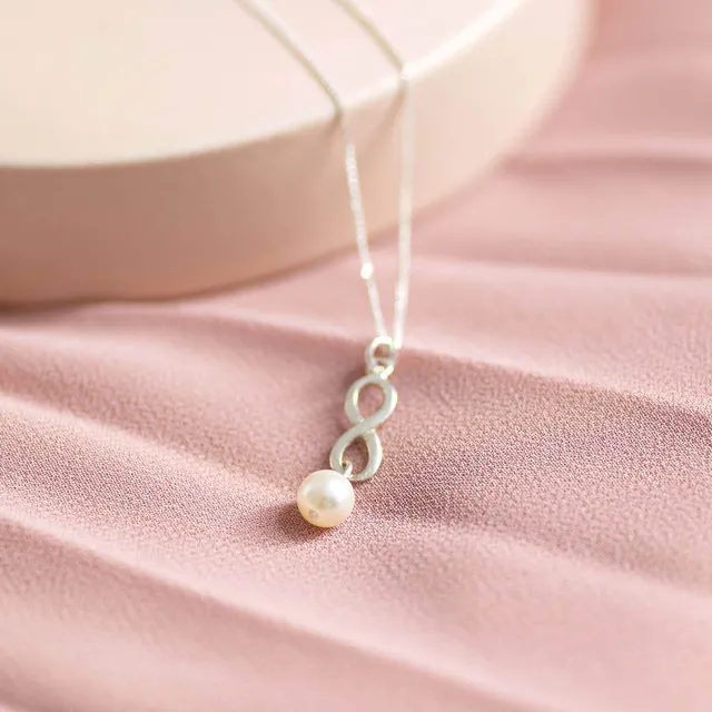 Joy by Corrine Smith Infinity Pearl Halskette Silber 40cm