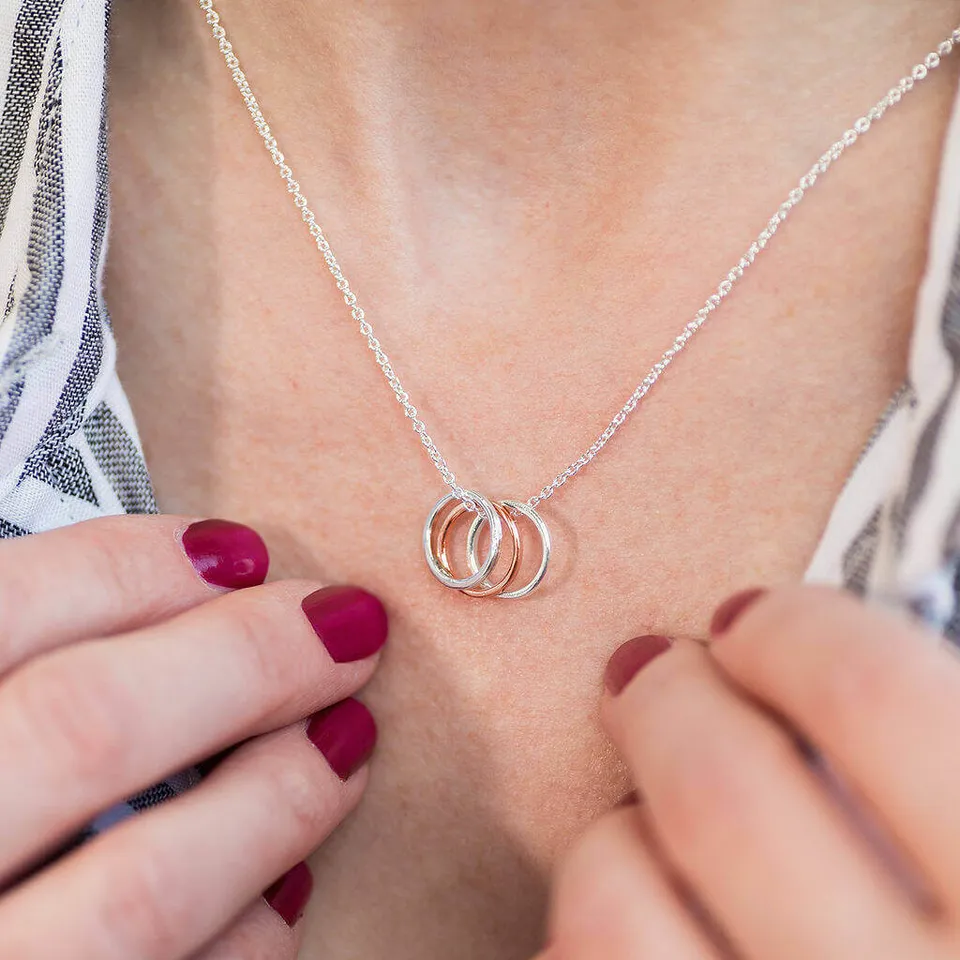 Joy by Corrine Smith 30th Triple Circle Halskette Gold