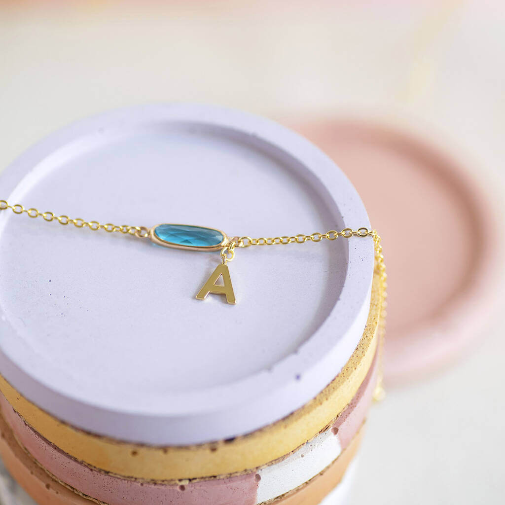 Joy by Corrine Smith Birthstone Armband Gold Initial Charm