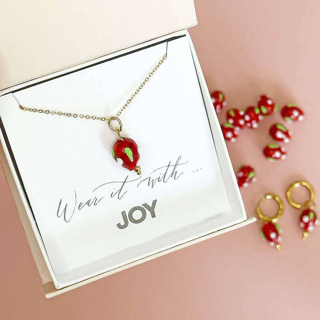 Joy by Corrine Smith Glass Strawberry Halskette Glas Erdbeere Gold