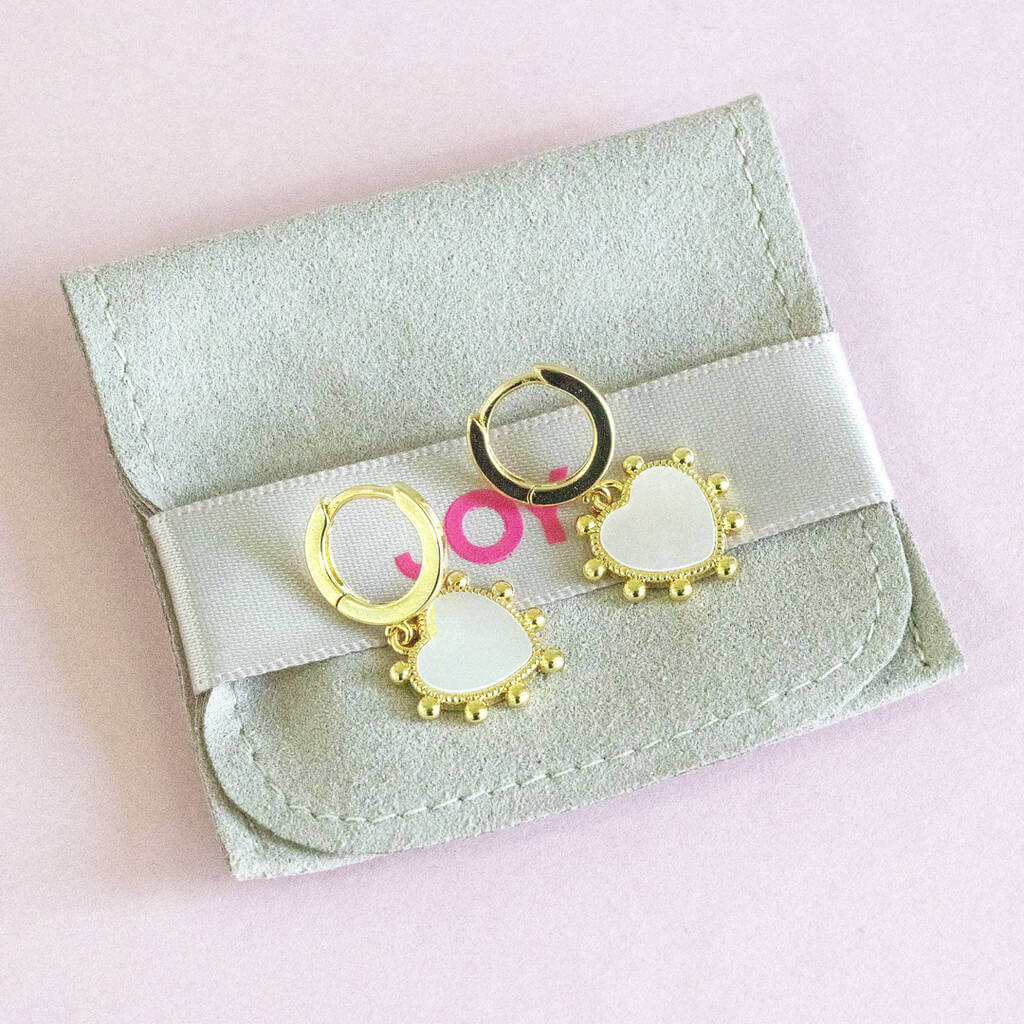 Joy by Corrine Smith Mother of Pearl Herz Creolen Silber