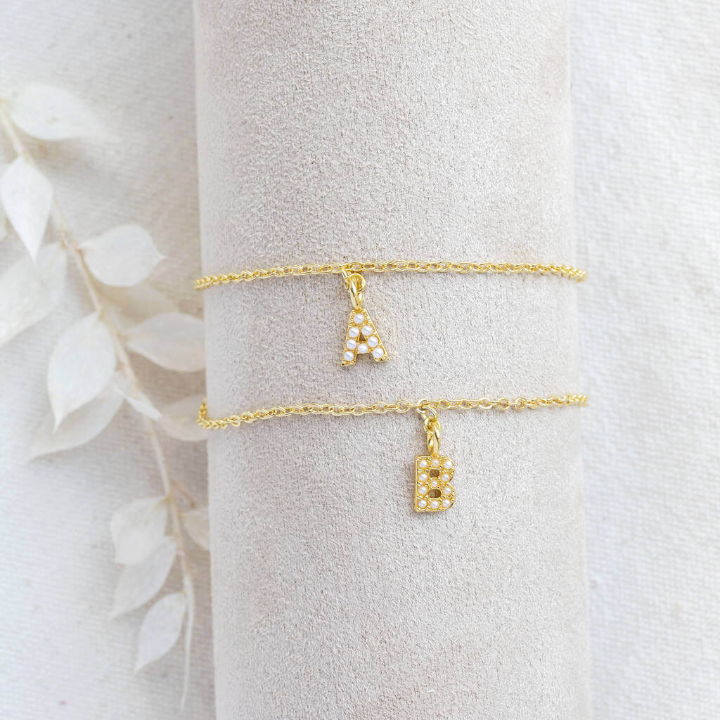 Joy by Corrine Smith Dainty Pearl Initial Armband Perle