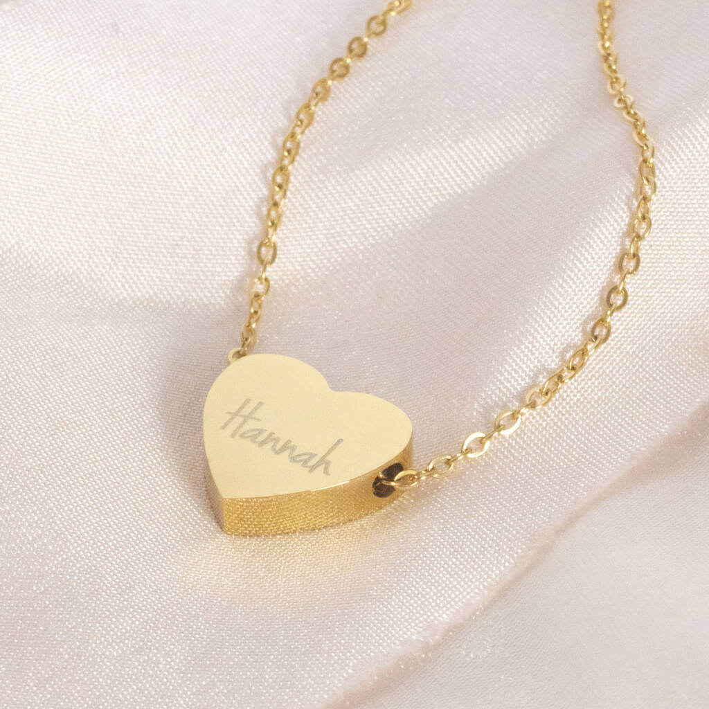 Joy by Corrine Smith Floating Heart Halskette Gold Gravur