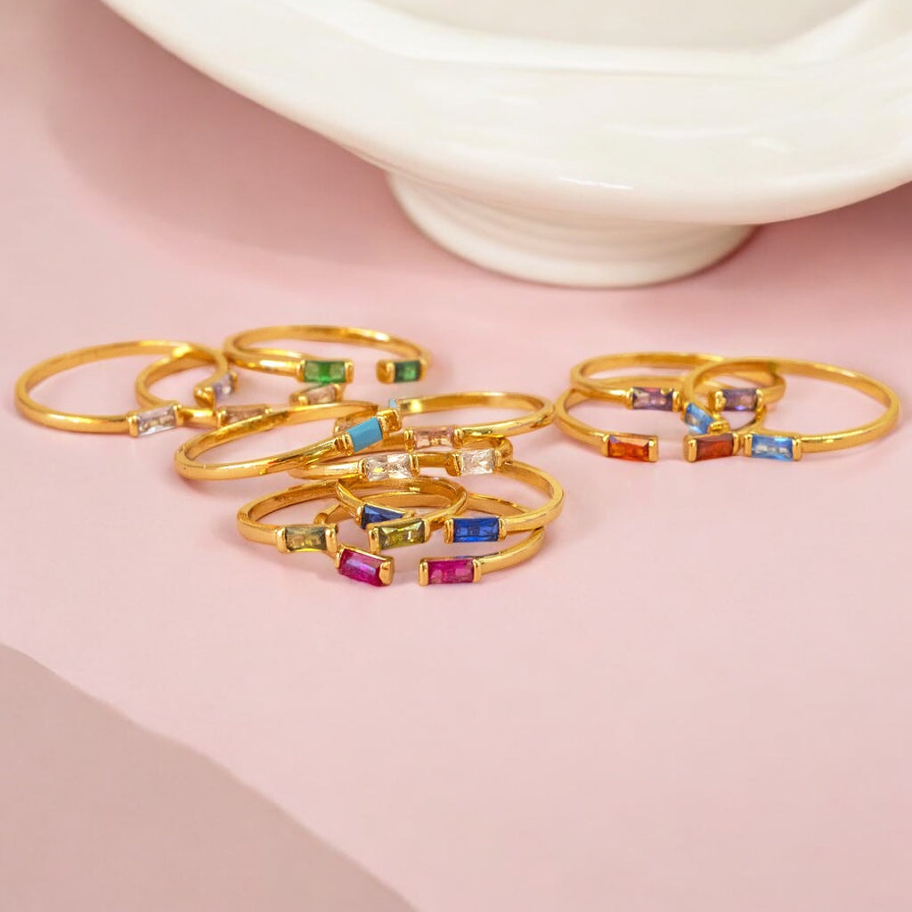 Joy by Corrine Smith Baguette Birthstone Stapelring Gold Kristall