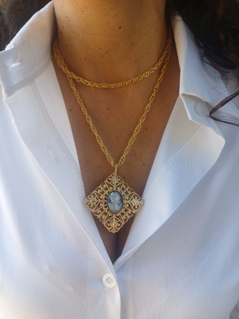Alevá Bijoux Pouff Cammeo Anhänger Gold perlgrau 3,7 cm