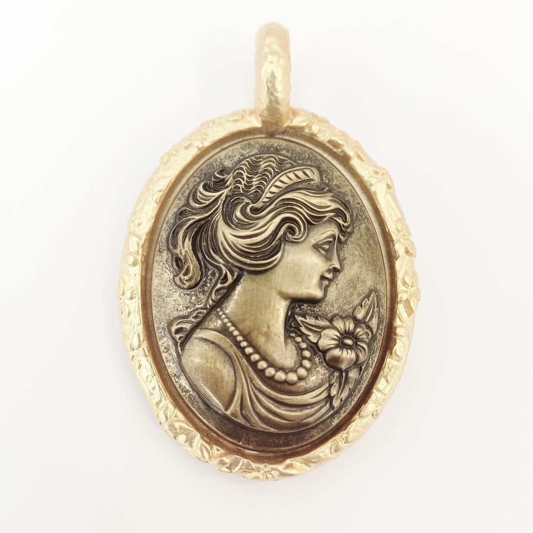 Alevá Bijoux Cammeo Anhänger bronzefarben mit Band